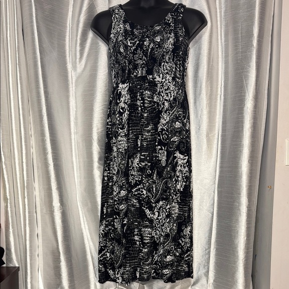 Notations Women’s Petite Medium Smocked Sleeveless Black White Maxi Dress - Picture 1 of 8